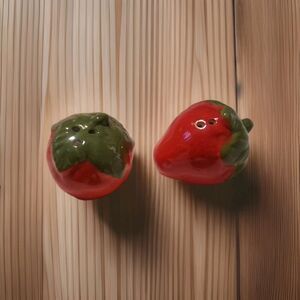 Dolly Parton Dollar General Strawberry Salt & Pepper Shaker Set 3in New Kitchen